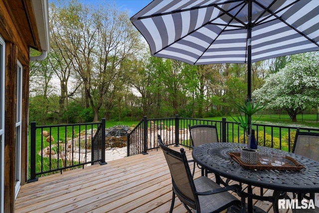 deck with outdoor dining space