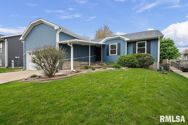 view of front of property with driveway and a front yard