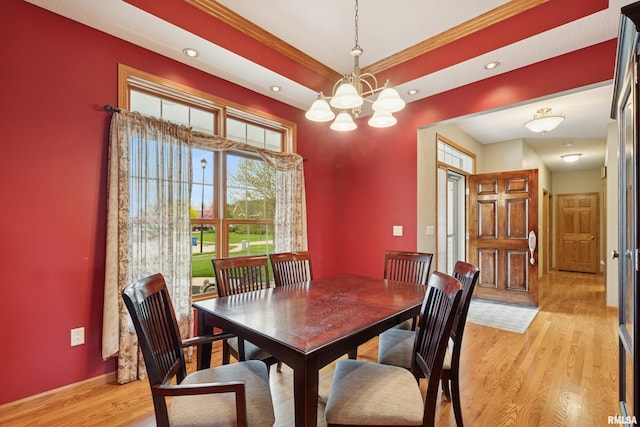 dining area with crown molding, an inviting chandelier, light wood-style flooring, recessed lighting, and baseboards