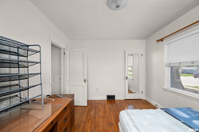 bedroom featuring baseboards, dark wood-style floors, and visible vents