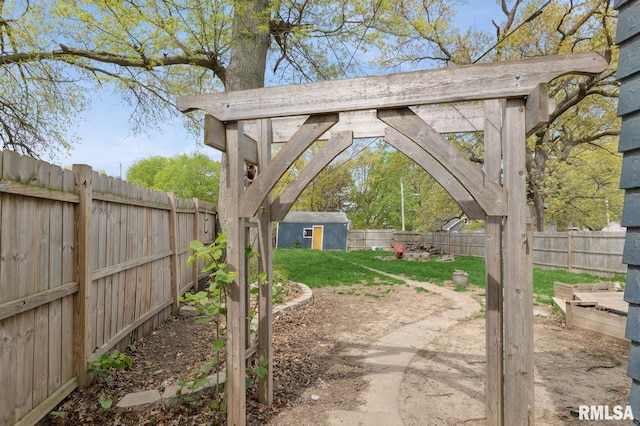 view of yard featuring a fenced backyard and an outbuilding