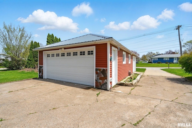 view of detached garage