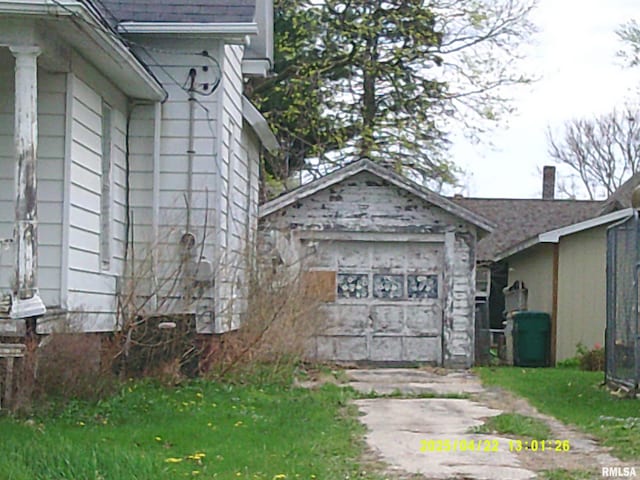 exterior space with a lawn