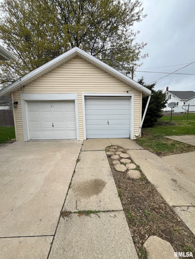view of detached garage
