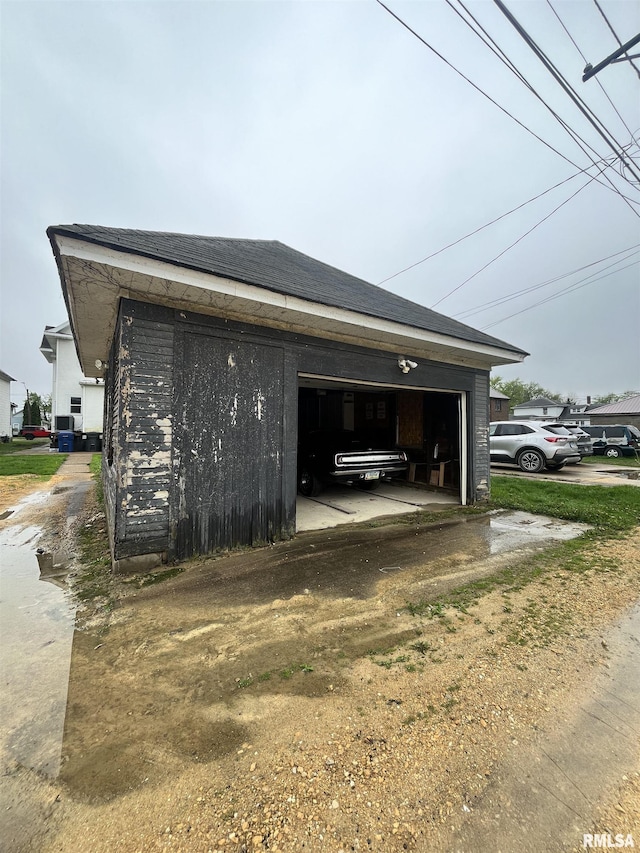 view of detached garage