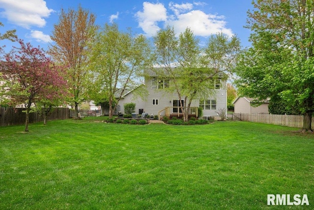 view of yard featuring a fenced backyard