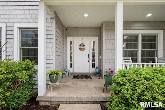 entrance to property featuring covered porch