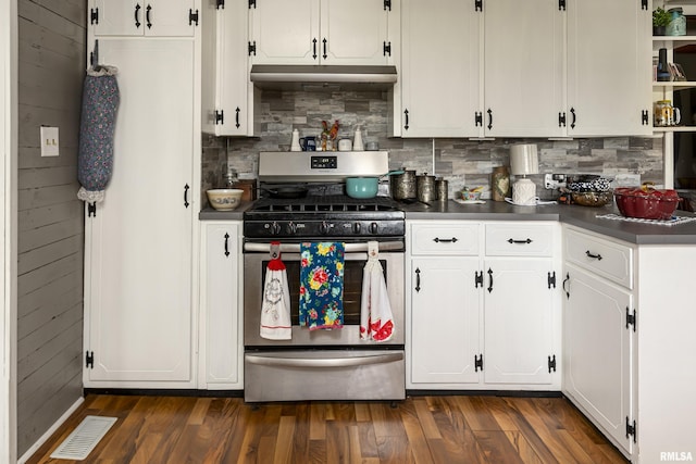 kitchen featuring backsplash, visible vents, gas range, white cabinets, and under cabinet range hood