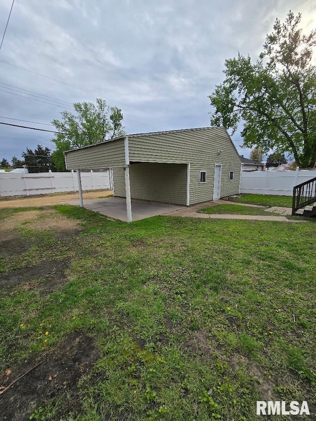 view of outdoor structure featuring fence and an outbuilding