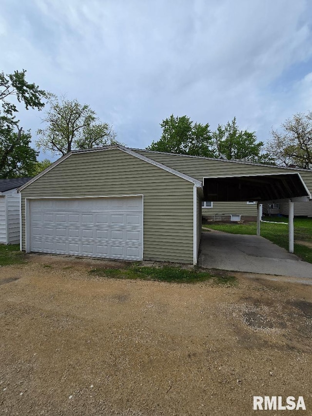 garage featuring a garage
