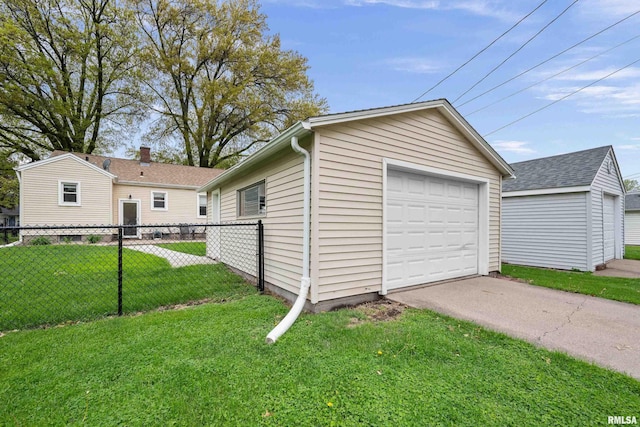 detached garage with fence and aphalt driveway