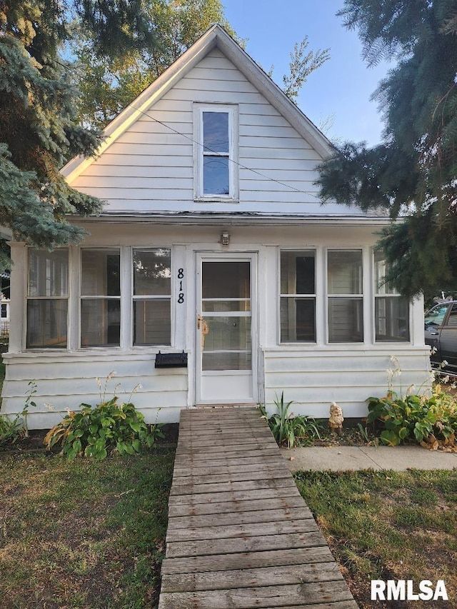 818 16th Ave, Fulton, IL 61252 - view of bungalow-style home