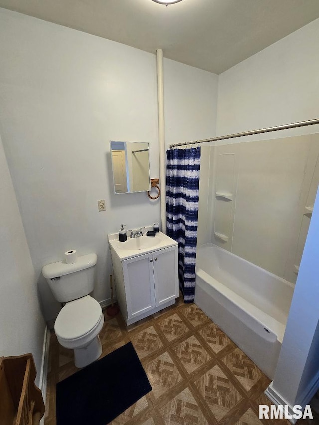 818 16th Ave, Fulton, IL 61252 - full bath with toilet, shower / tub combo with curtain, and vanity