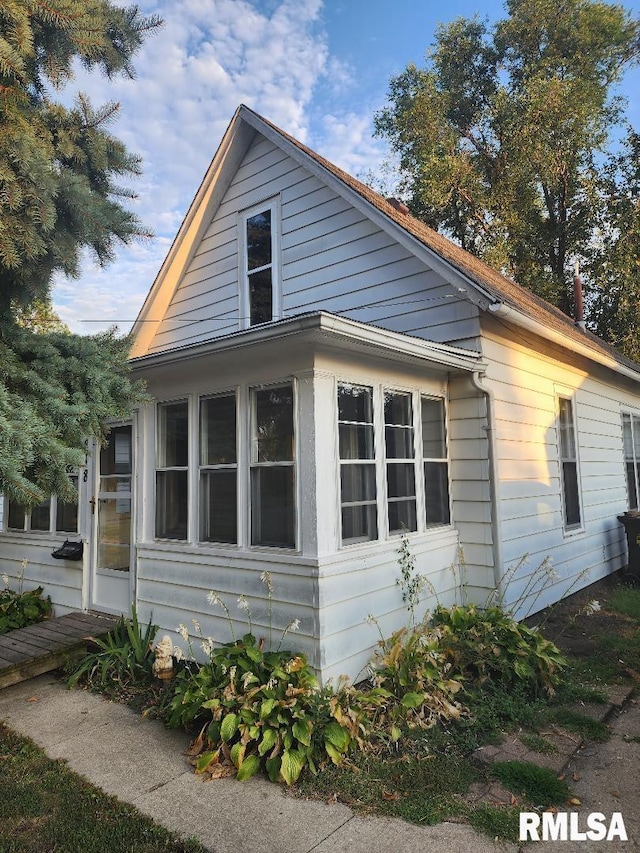 818 16th Ave, Fulton, IL 61252 - view of home's exterior