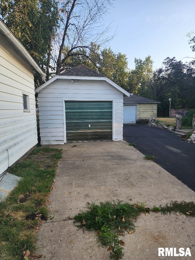 818 16th Ave, Fulton, IL 61252 - detached garage featuring driveway