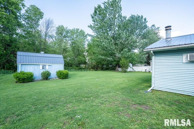 view of yard with an outbuilding