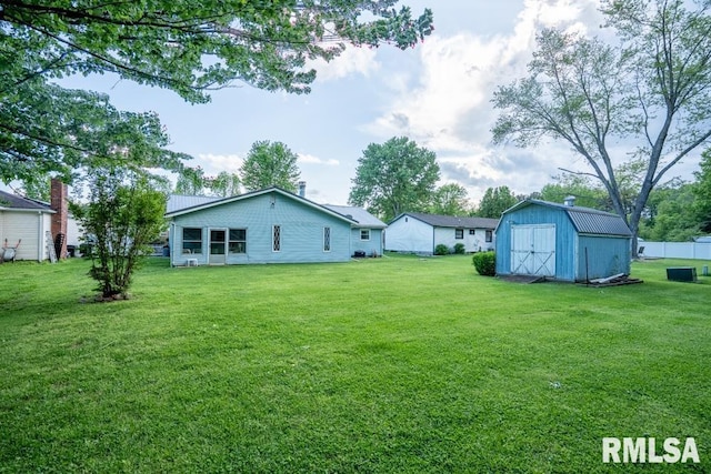 view of yard featuring an outbuilding and a storage unit