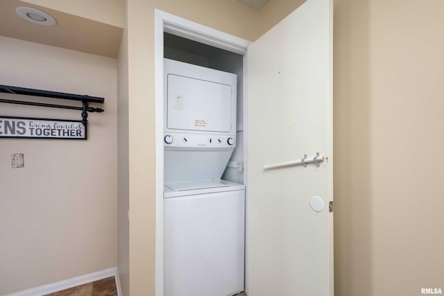 1360 Kimberly Ridge Rd Unit 309, Bettendorf, IA 52722 - clothes washing area featuring baseboards, stacked washer and dryer, and laundry area