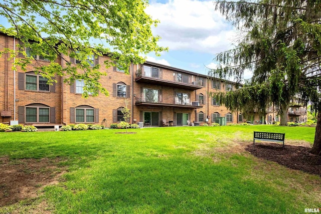1360 Kimberly Ridge Rd Unit 309, Bettendorf, IA 52722 - view of property's community with a lawn