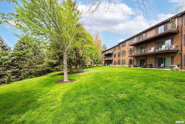 1360 Kimberly Ridge Rd Unit 309, Bettendorf, IA 52722 - view of property's community featuring a yard