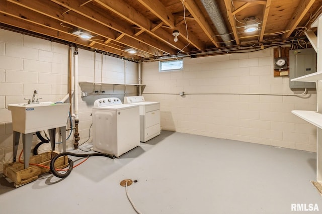 laundry room with laundry area and washer and clothes dryer