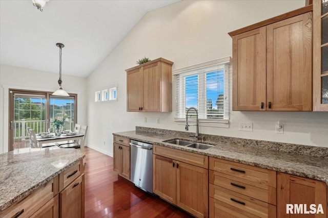 17 Blackstone Way, Le Claire, IA 52753 - kitchen featuring stainless steel dishwasher, a sink, vaulted ceiling, dark wood-style flooring, and plenty of natural light