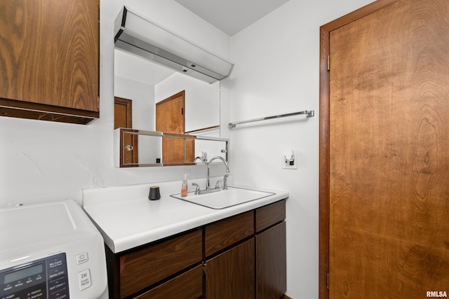 laundry room with cabinet space and washer / clothes dryer