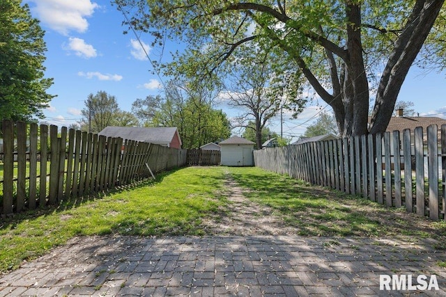 2350 Jefferson Ave, Davenport, IA 52803 - view of yard with an outbuilding and a shed