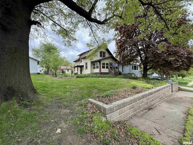 view of front of house with a front lawn
