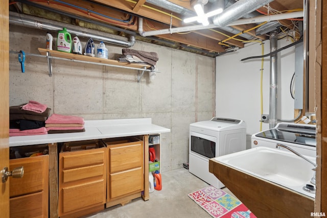 laundry room with washing machine and dryer