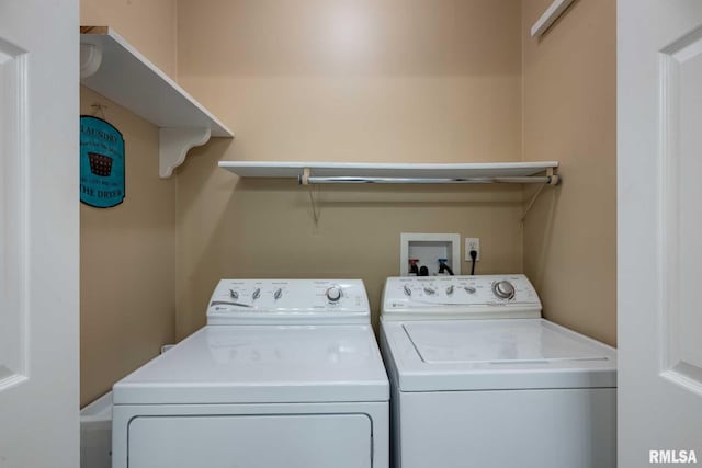 301 N 11th St, Herrin, IL 62948 - laundry area with washing machine and dryer