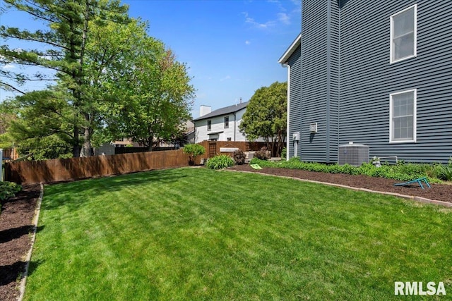 4690 Lindbergh Dr, Bettendorf, IA 52722 - view of yard featuring central AC unit