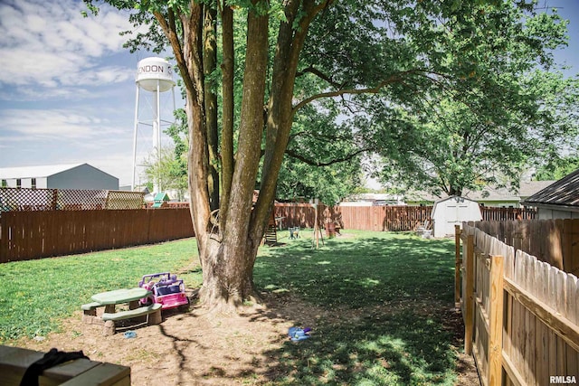 129 E High St, Mendon, IL 62351 - view of yard