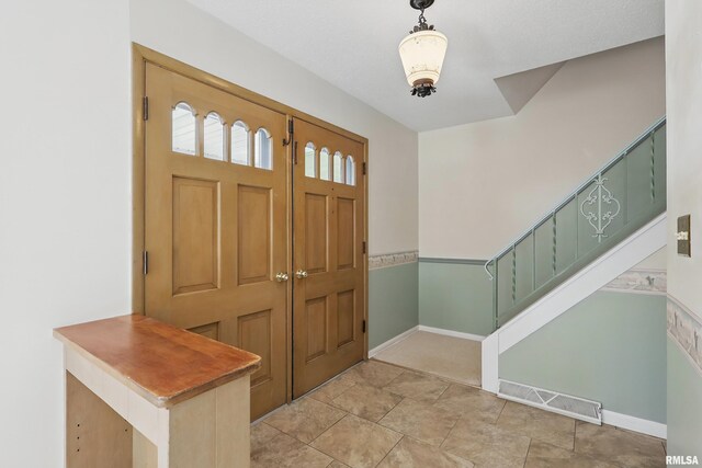 entrance foyer featuring baseboards