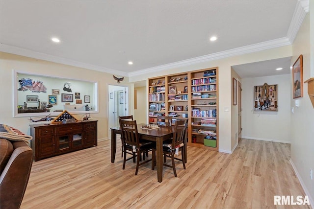 dining area with light wood-style floors, recessed lighting, crown molding, and baseboards