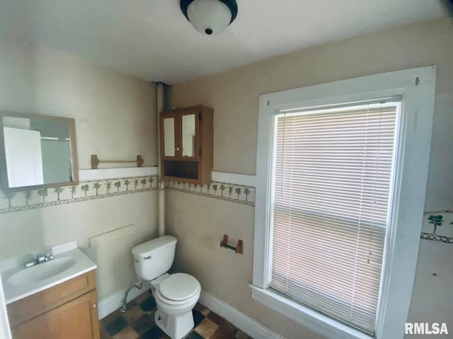 1202 17th Ave, Viola, IL 61486 - full bath featuring toilet, vanity, a shower, and tile walls