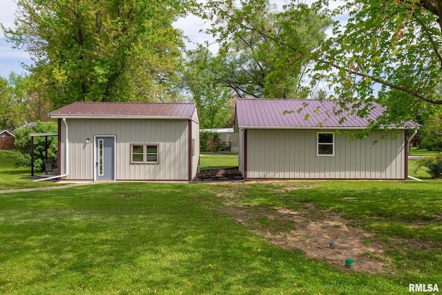 1709 Main St, Keithsburg, IL 61442 - view of outdoor structure featuring an outbuilding