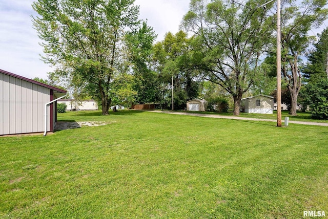 1709 Main St, Keithsburg, IL 61442 - view of green lawn with a storage shed and an outdoor structure