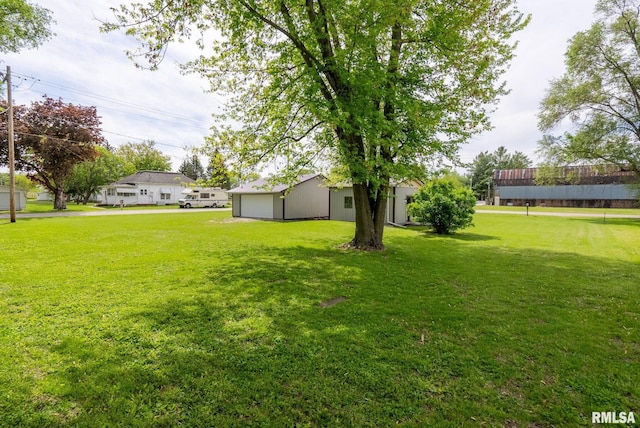 1709 Main St, Keithsburg, IL 61442 - view of green lawn with a detached garage
