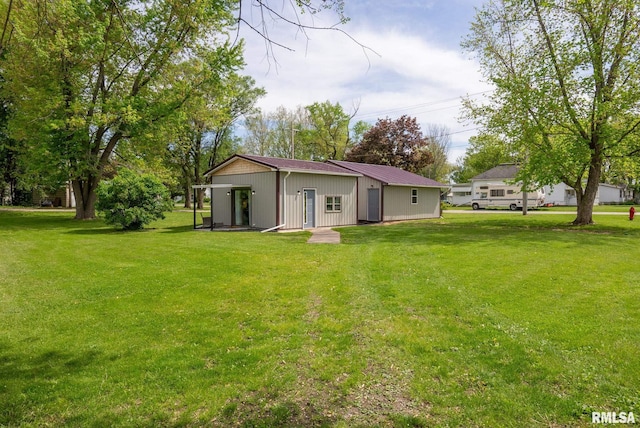 1709 Main St, Keithsburg, IL 61442 - back of property with a lawn