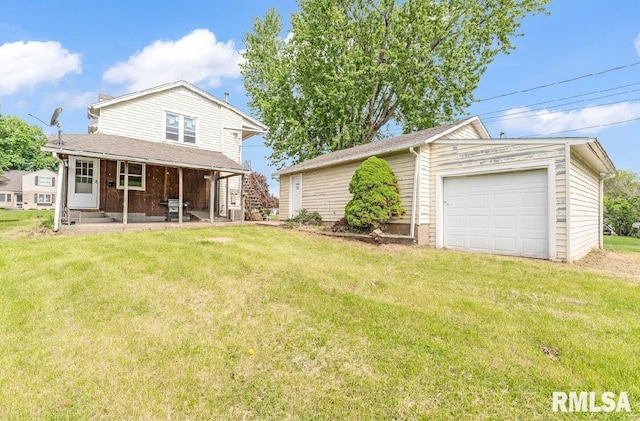 view of front facade featuring a garage, a front yard, an outdoor structure, and driveway