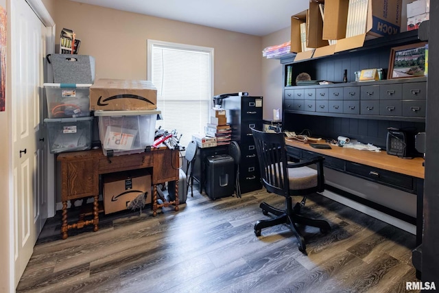 17503 N Woodlawn Ln, Woodlawn, IL 62898 - office space with wood finished floors