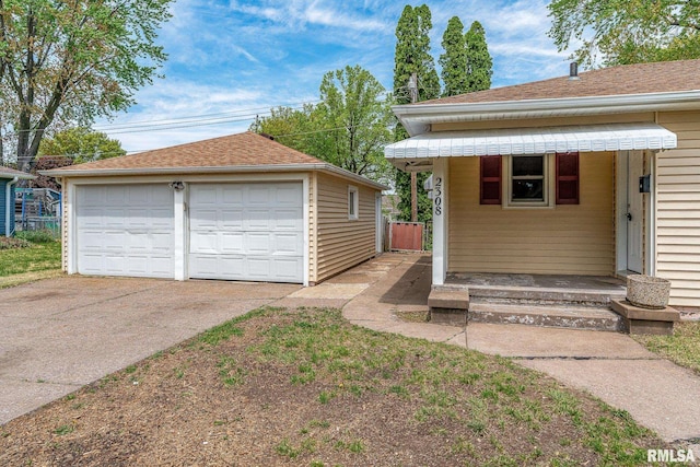 view of front of house with an outdoor structure and a detached garage