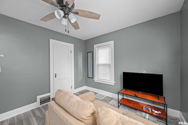 2103 N Division St, Davenport, IA 52804