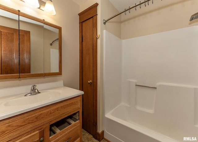 1010 S 6th St, Clinton, IA 52732 - full bath with vanity and shower / washtub combination