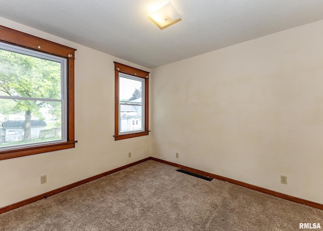 1010 S 6th St, Clinton, IA 52732 - empty room featuring carpet and a textured ceiling