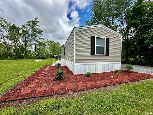 806 Boyd St, Eldorado, IL 62930 - view of home's exterior featuring a yard