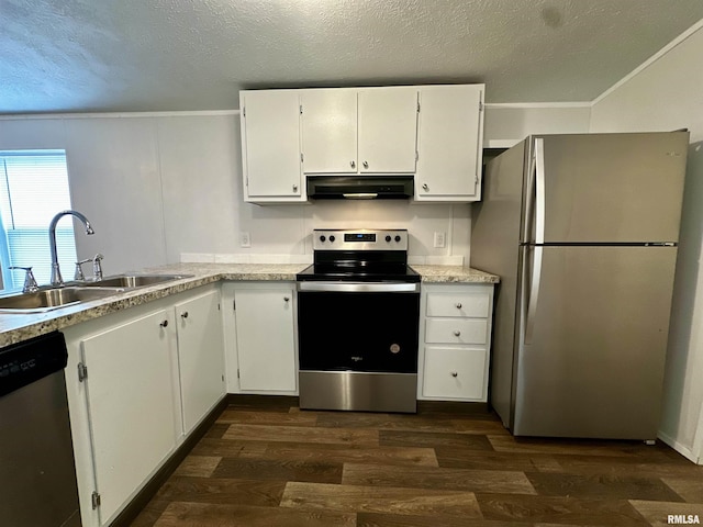 806 Boyd St, Eldorado, IL 62930 - kitchen featuring stainless steel appliances, under cabinet range hood, a sink, dark wood-style floors, and white cabinetry