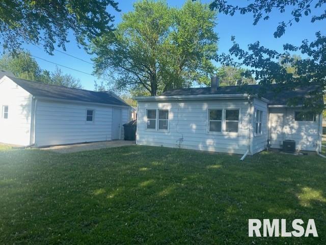 2712 30th St, Rock Island, IL 61201 - back of property with a lawn and an outbuilding