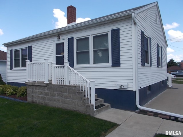 615 N 4th St, Clinton, IA 52732 - view of front of home featuring a chimney